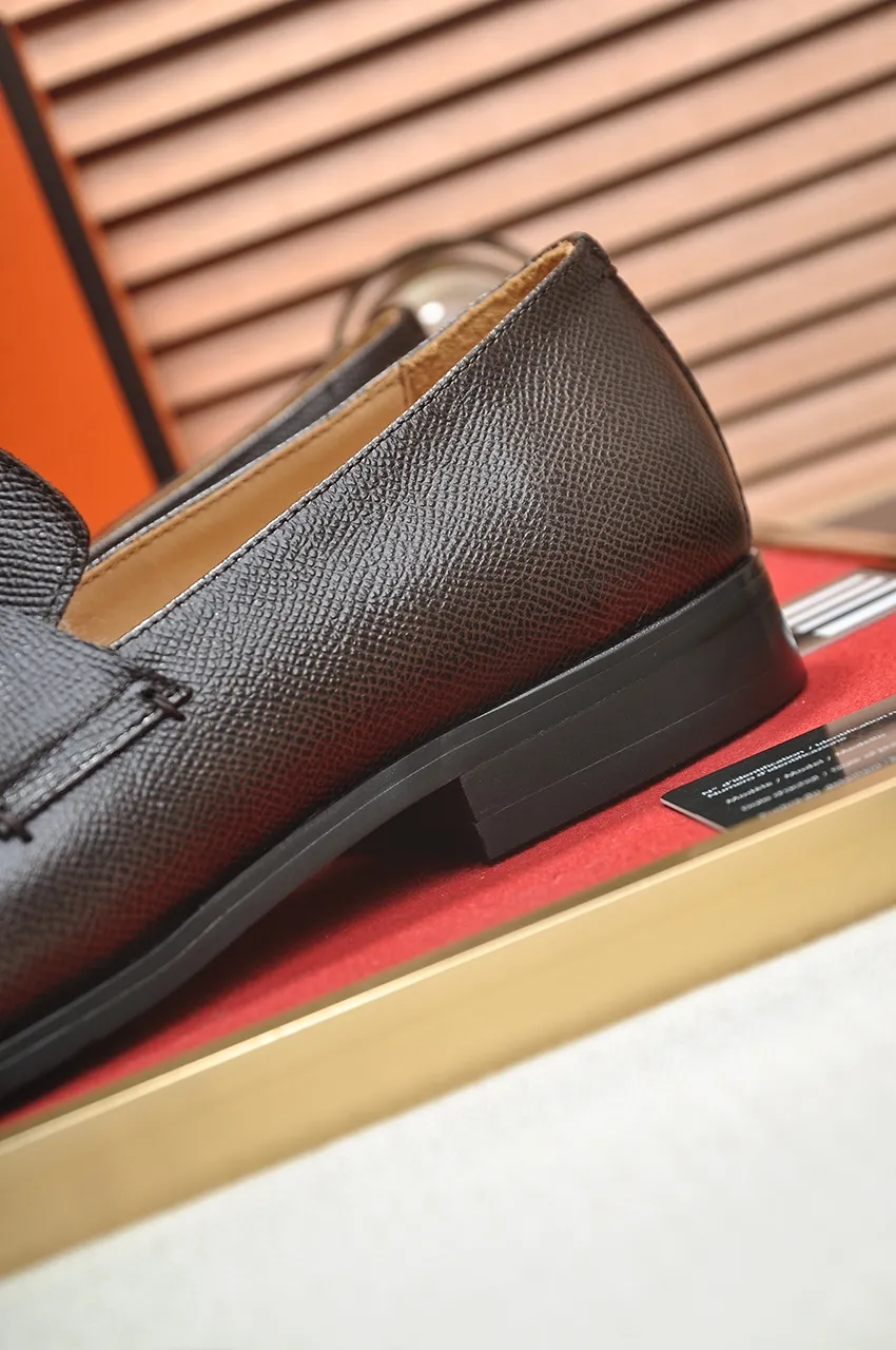 Men's shoes💰520💶[HERMES] (cowhide lining)🍀Italian top luxury🍀He does not pursue novel styles and gorgeous colors, but attracts the favor of successful men with his flawless, elegant and classic style. Formal leather shoes This very comfortable, simple and stable style allows you to easily match any style! The pattern is absolutely 1:1 refined from the original case, and we strive for excellence in materials, imported cowhide + cowhide lining💪💪💪extraordinary texture👍! .Code number: 38-45 (45 customized)